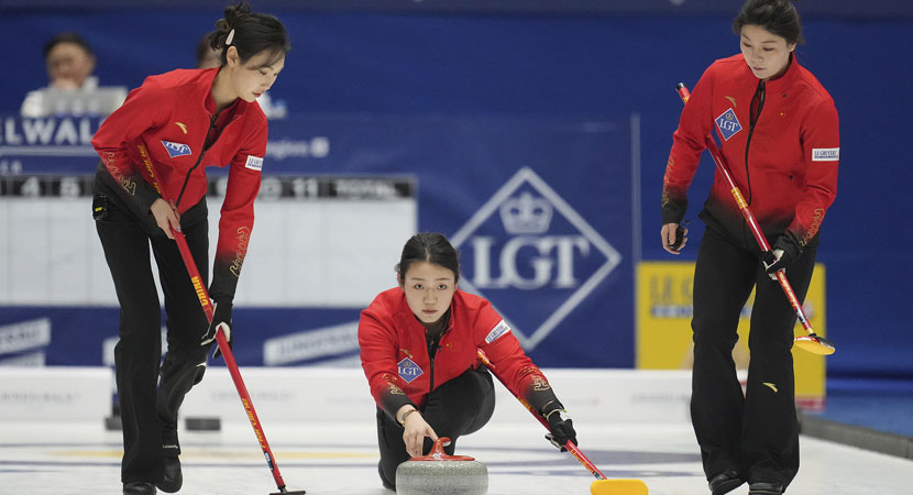 孩子的这段对话太有意思了，吴成章父母的晚年生活有国家队球员参与，吴成章.